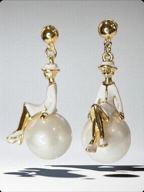 Fun 18k Gold Plated Surrealist Fashion Lady Perched On Top A Pearl Dangle